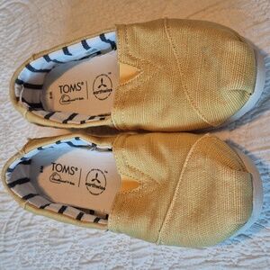 Toms women's size 6 yellow slip on shoes Freshly washed and air dried GUC